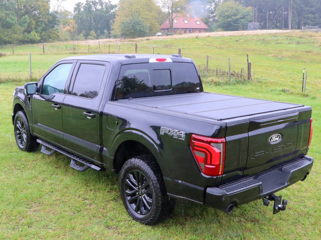 HSP | 3-piece folding cargo cover | fits Ford F-150 (2015–2025) 5.5-foot bed