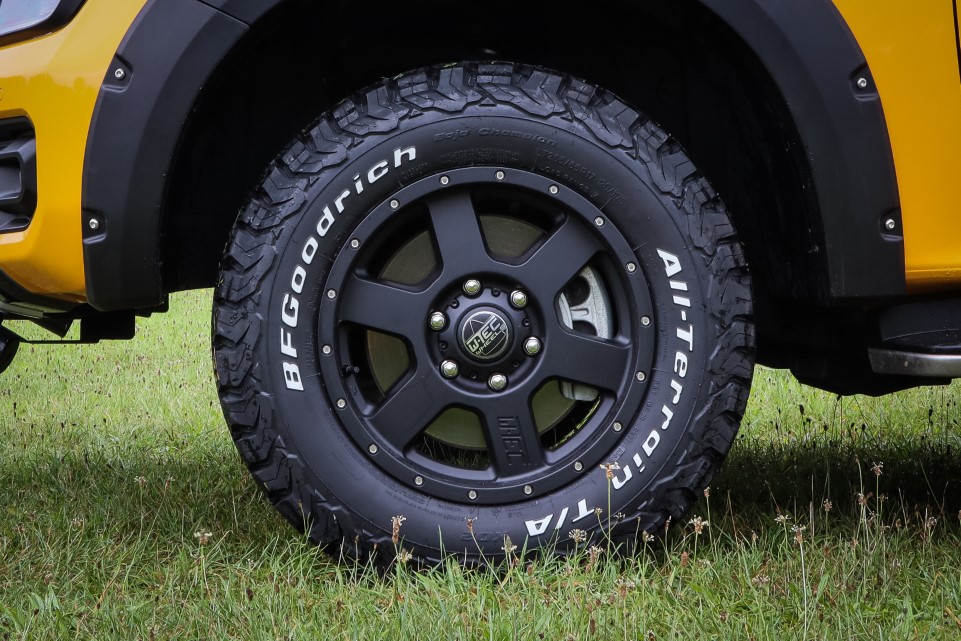 1x complete wheel W-TEC All Terrain 17" + 285/65 (121-S) General Grabber AT3 suitable for Ford Ranger (2012-2018)