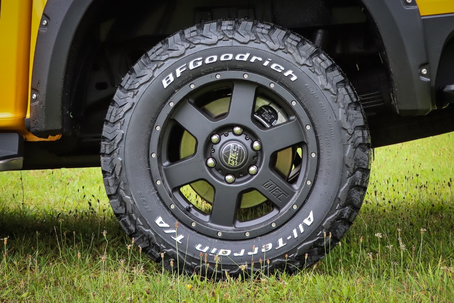 1x complete wheel W-TEC All Terrain 17" + 285/65 (121-S) General Grabber AT3 suitable for Ford Ranger (2012-2018)